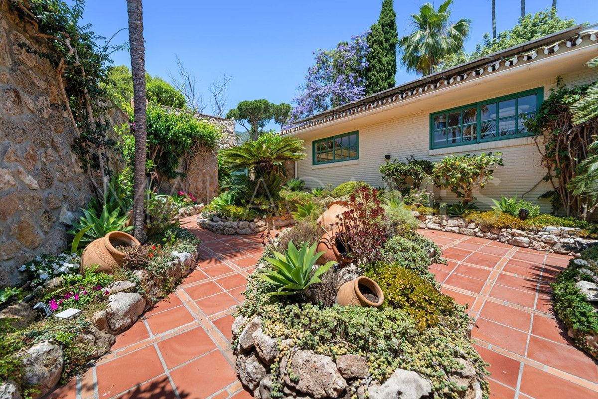Villa for sale in Benalmadena