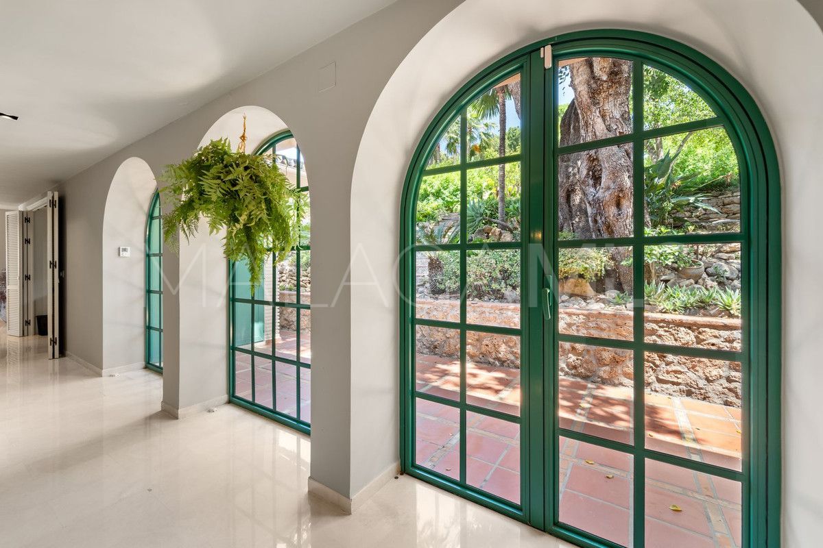 Villa for sale in Benalmadena