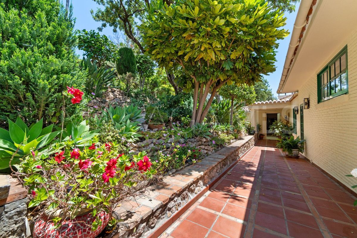 Villa for sale in Benalmadena