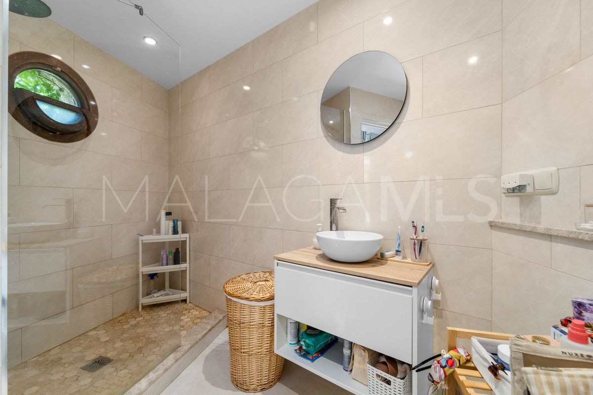 Villa for sale in Benalmadena