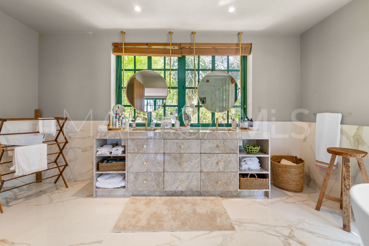 Villa for sale in Benalmadena