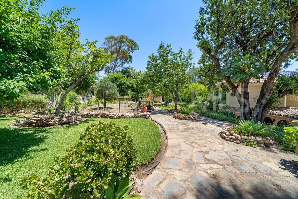 Villa for sale in Benalmadena
