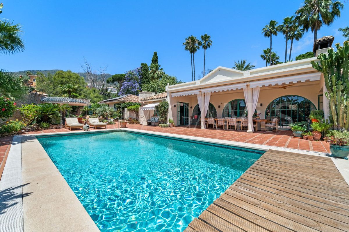 Villa for sale in Benalmadena