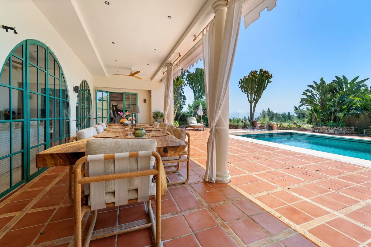 Villa for sale in Benalmadena