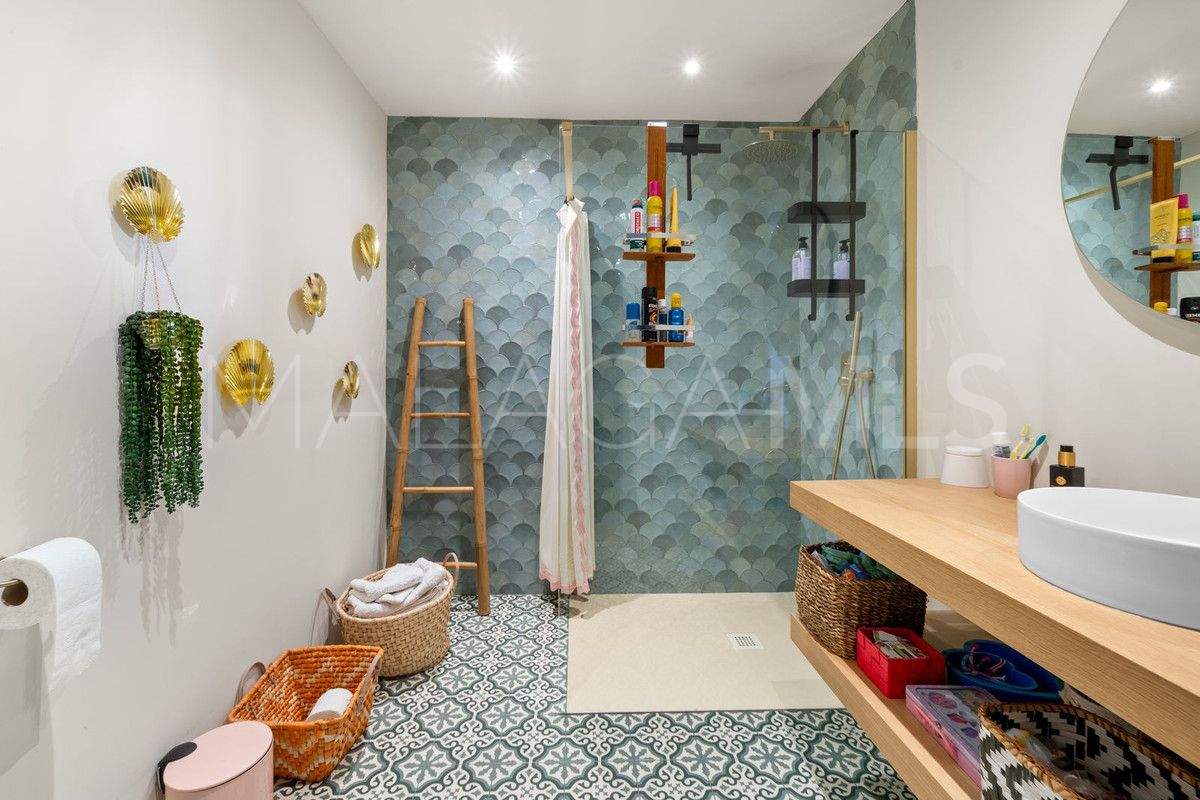 Villa for sale in Benalmadena