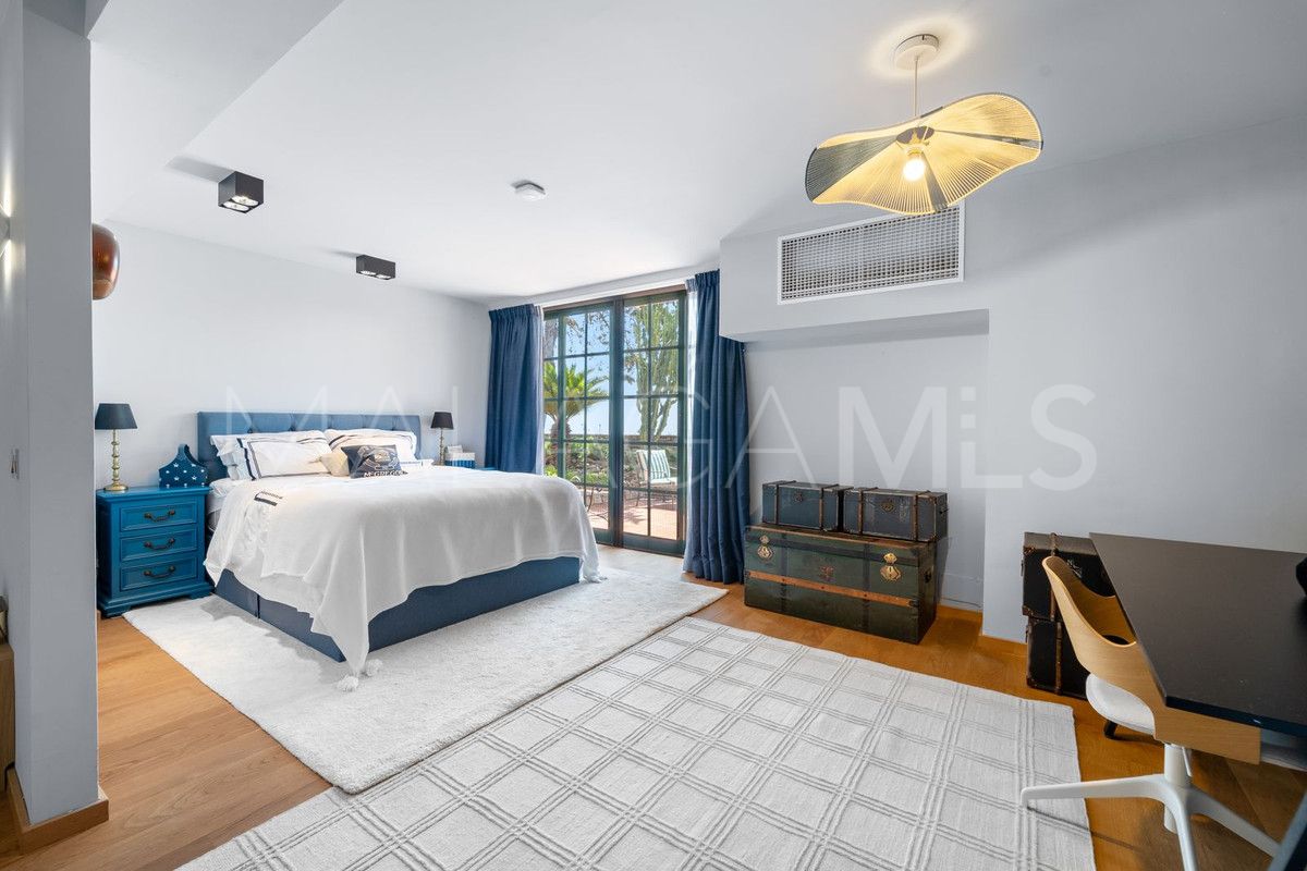 Villa for sale in Benalmadena