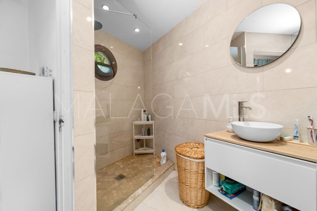 Villa for sale in Benalmadena