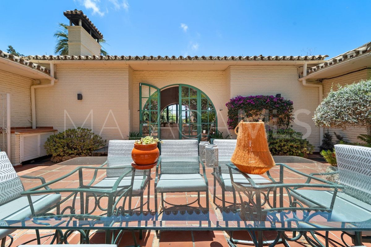 Villa for sale in Benalmadena