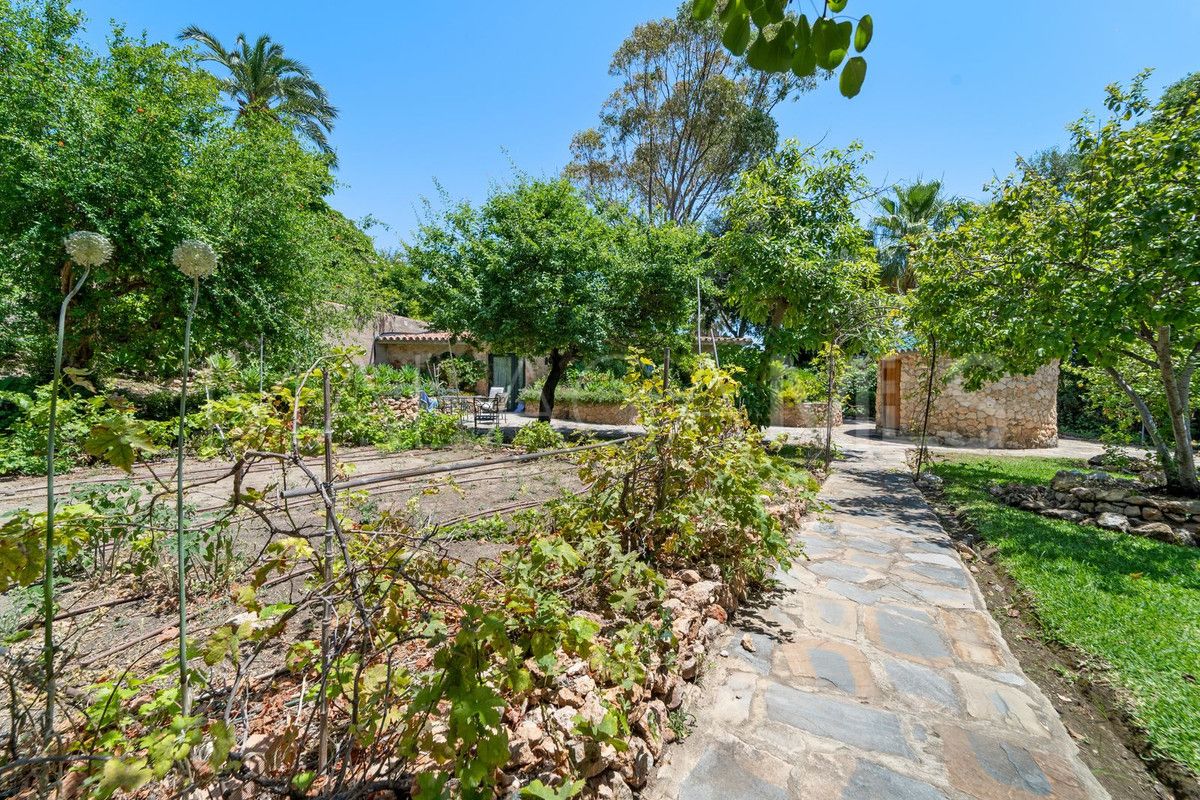 Villa for sale in Benalmadena
