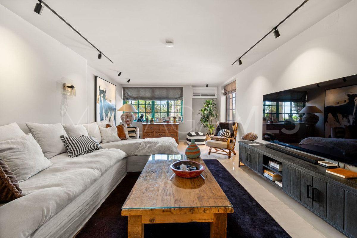 Villa for sale in Benalmadena