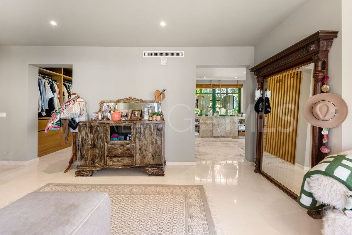Villa for sale in Benalmadena