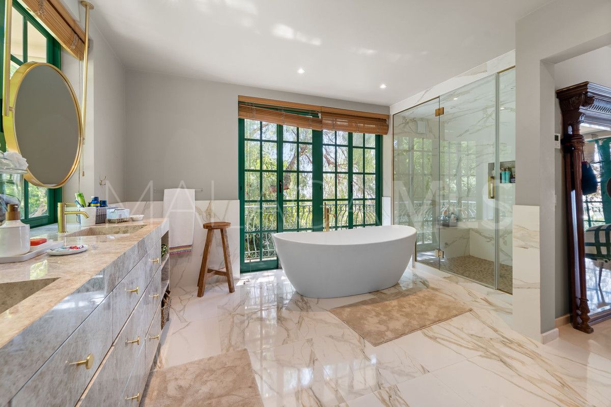 Villa for sale in Benalmadena