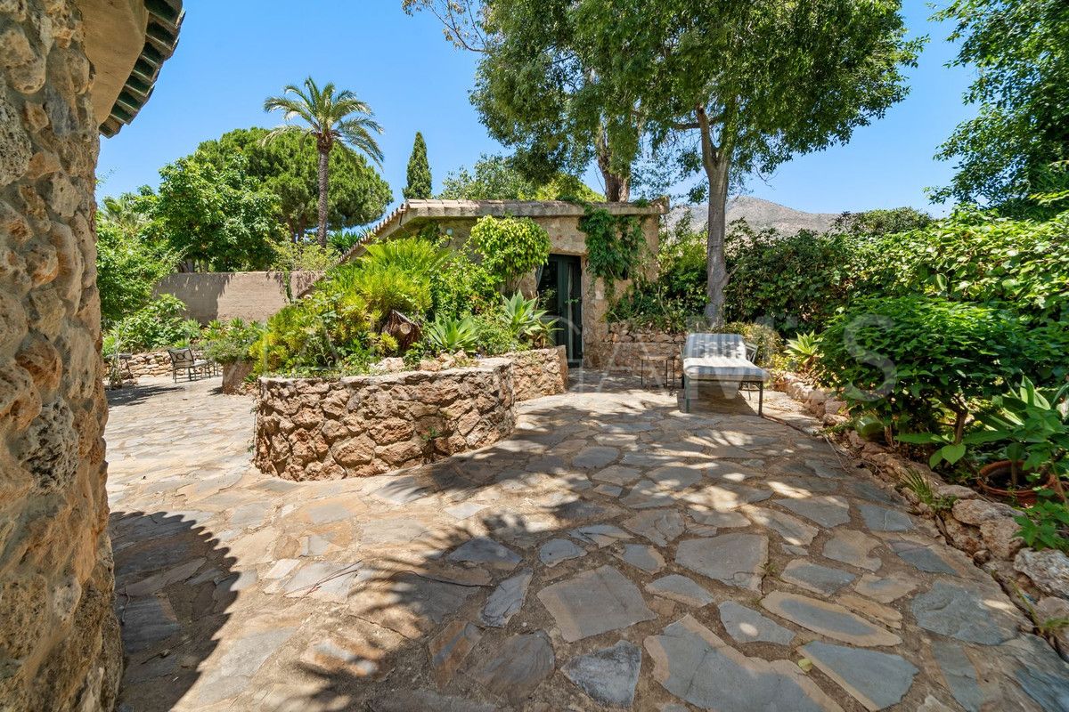 Villa for sale in Benalmadena