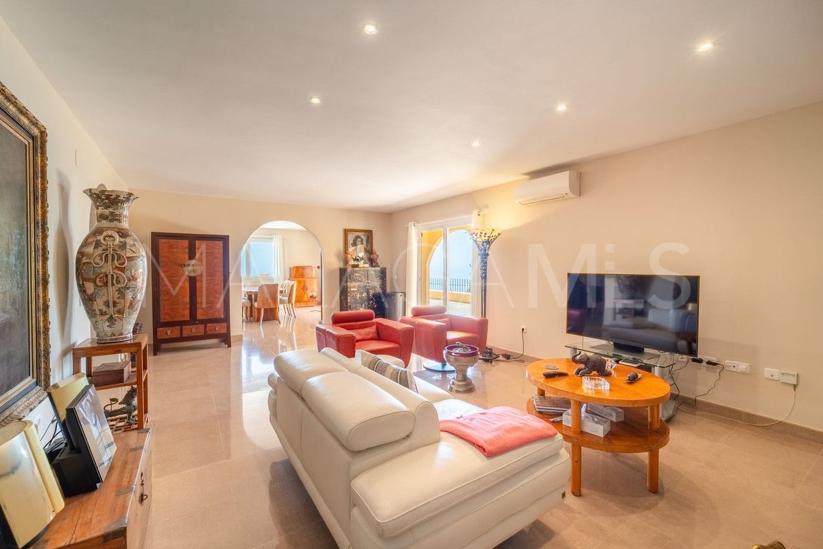 Villa for sale in Benalmadena