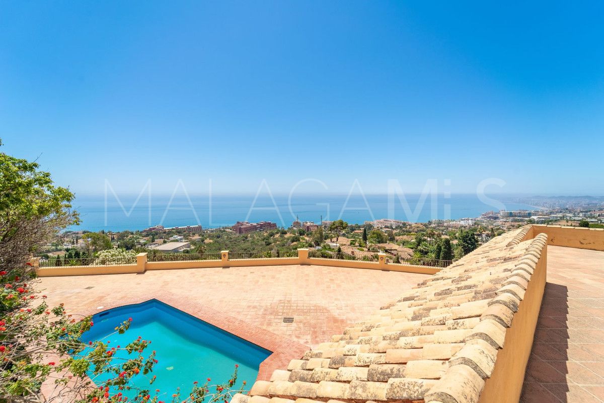 Villa for sale in Benalmadena