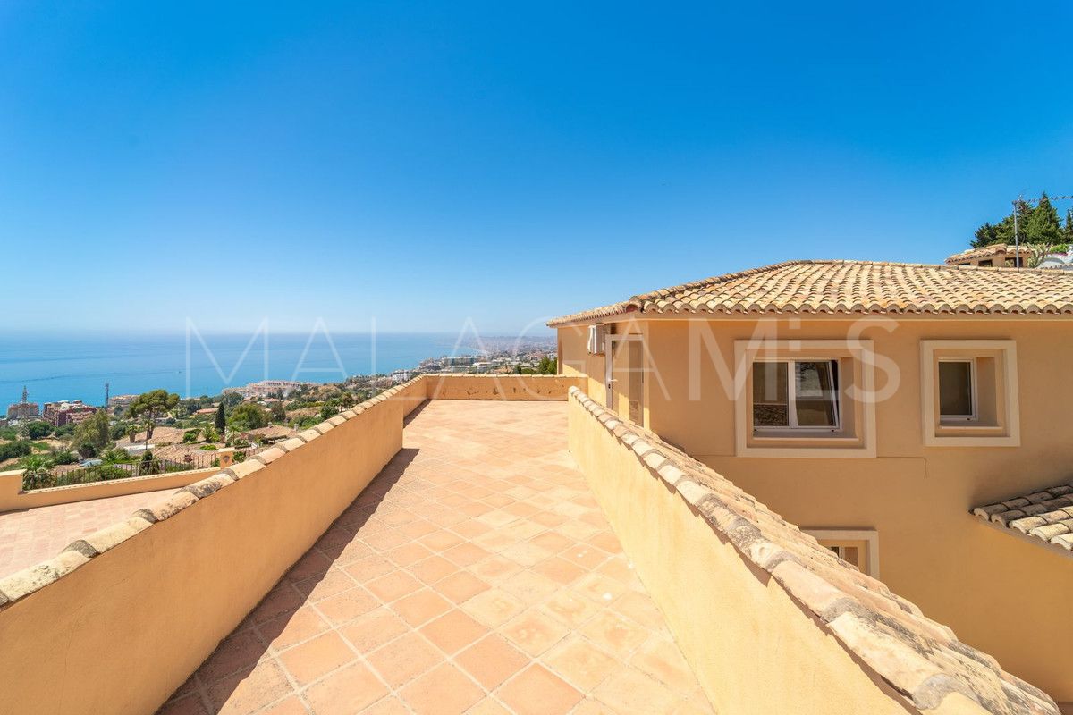 Villa for sale in Benalmadena