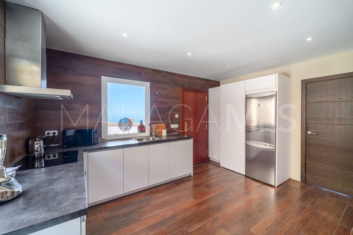 Villa for sale in Benalmadena