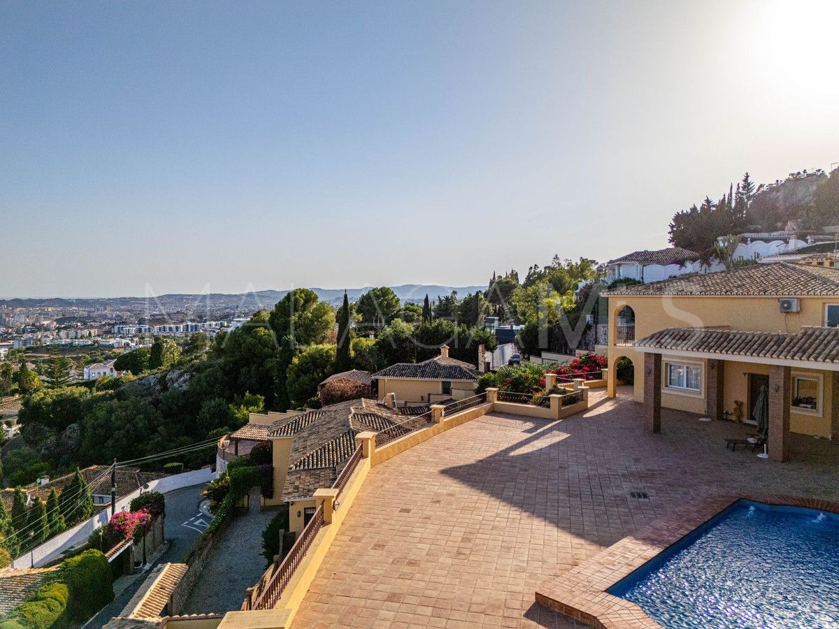 Villa for sale in Benalmadena