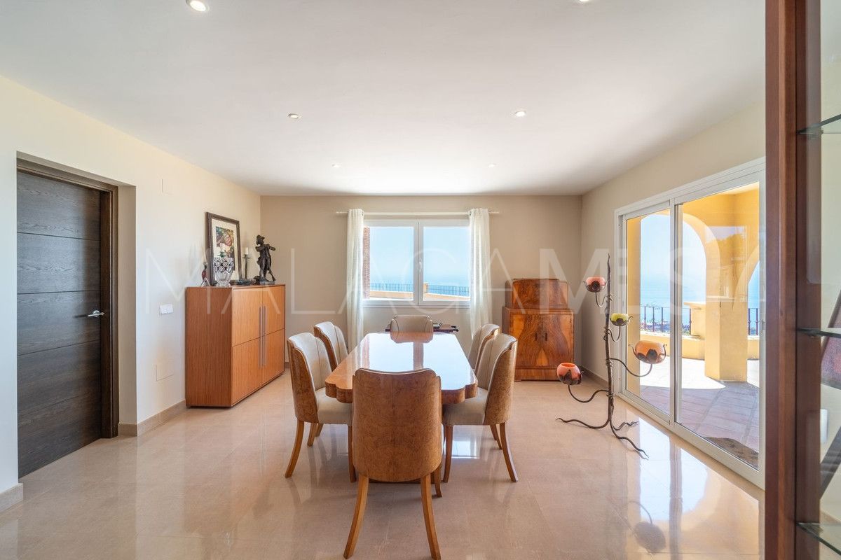 Villa for sale in Benalmadena