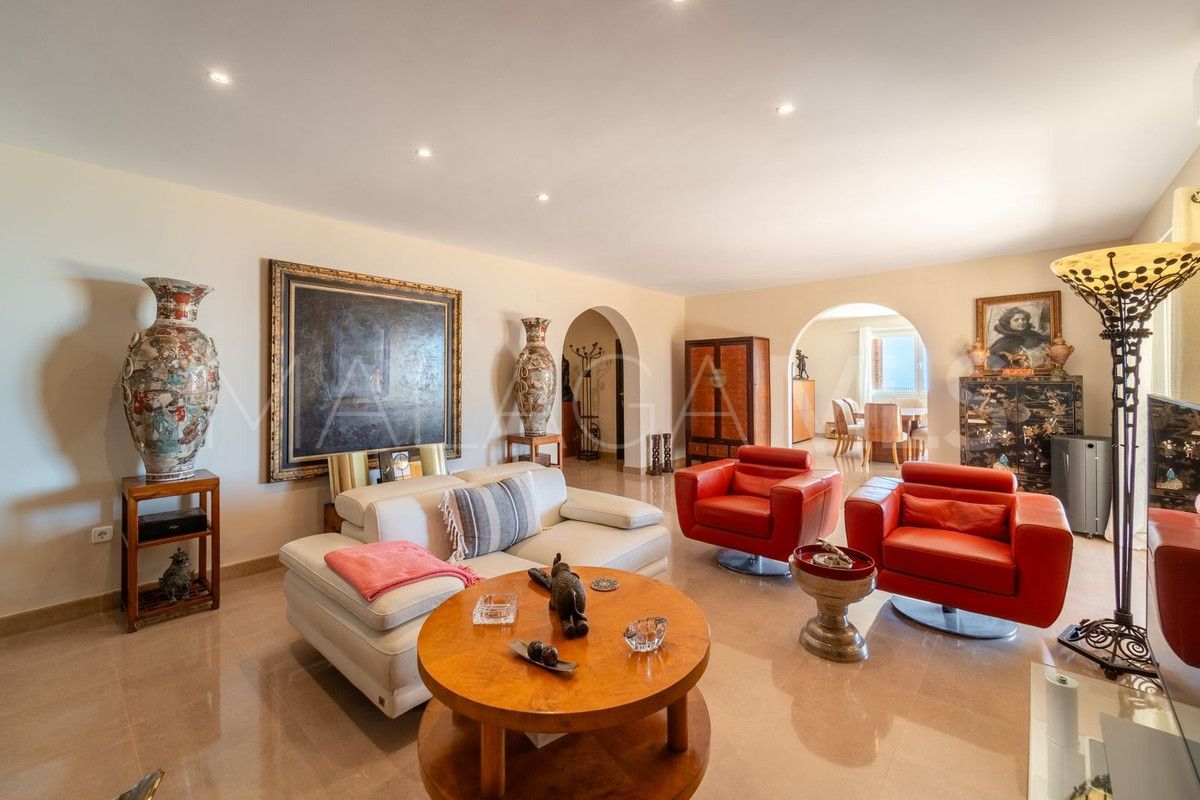 Villa for sale in Benalmadena