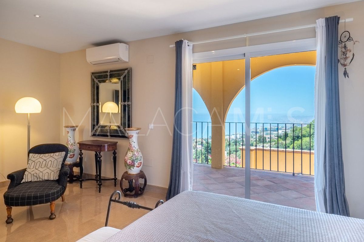 Villa for sale in Benalmadena