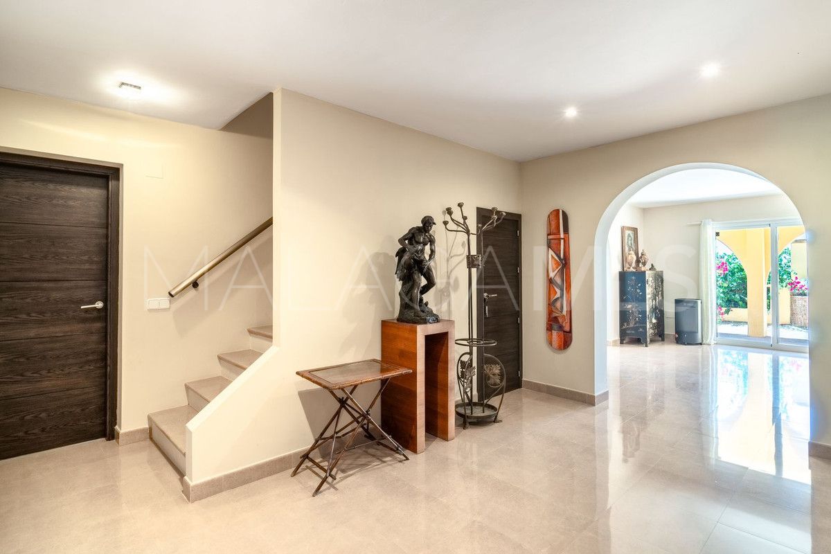 Villa for sale in Benalmadena