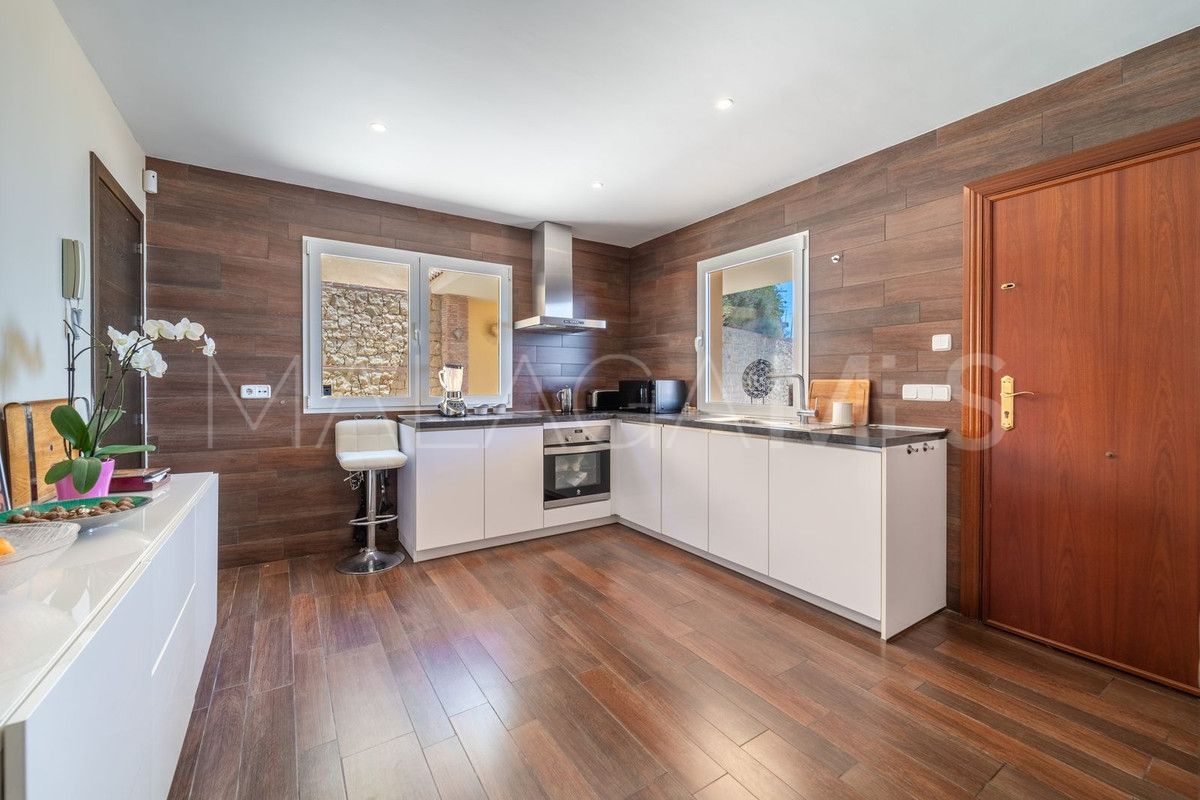 Villa for sale in Benalmadena