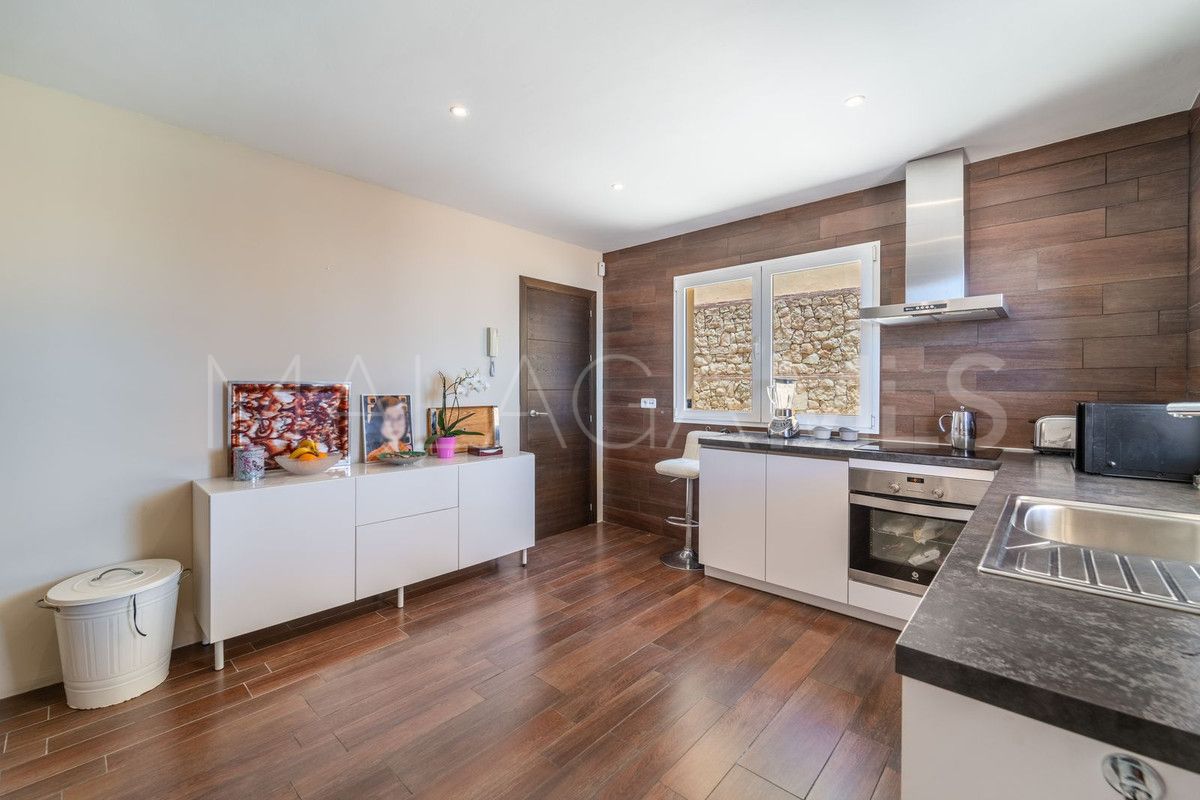 Villa for sale in Benalmadena