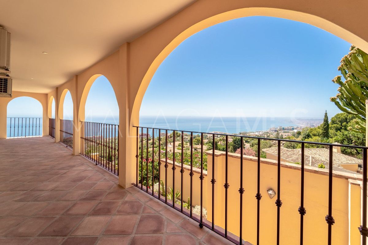 Villa for sale in Benalmadena