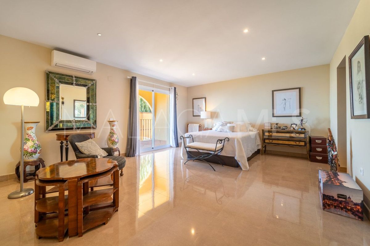 Villa for sale in Benalmadena