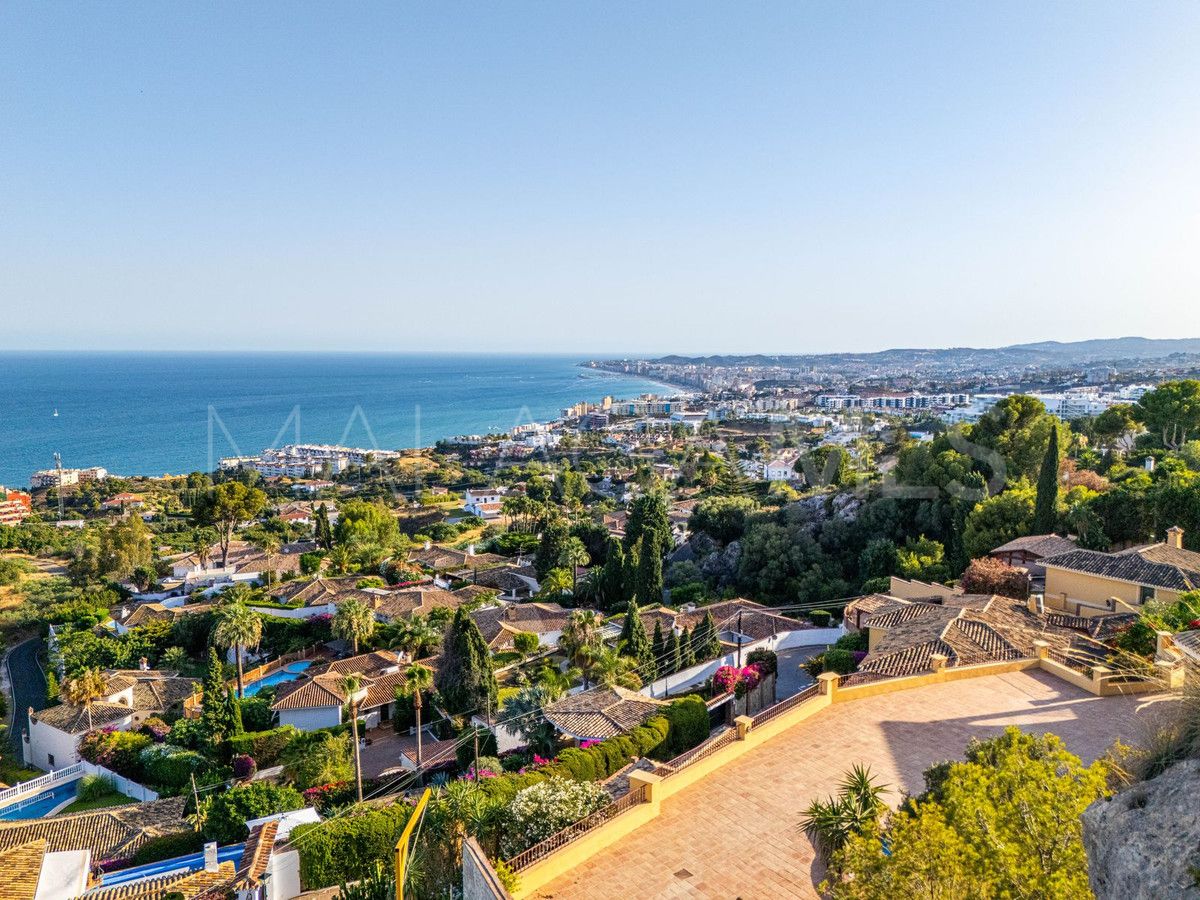 Villa for sale in Benalmadena