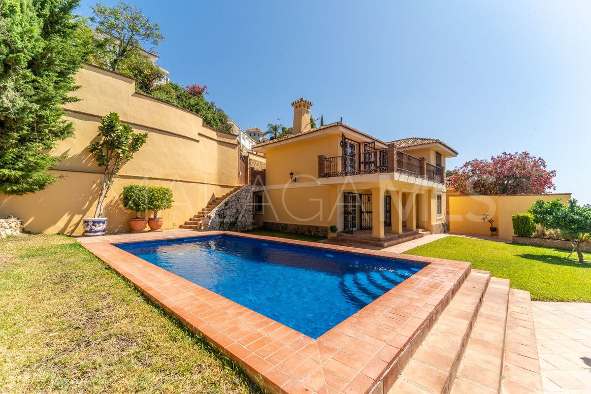 Villa for sale in Benalmadena