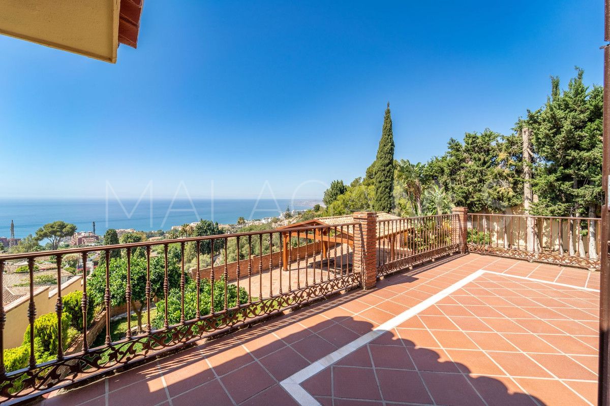 Villa for sale in Benalmadena