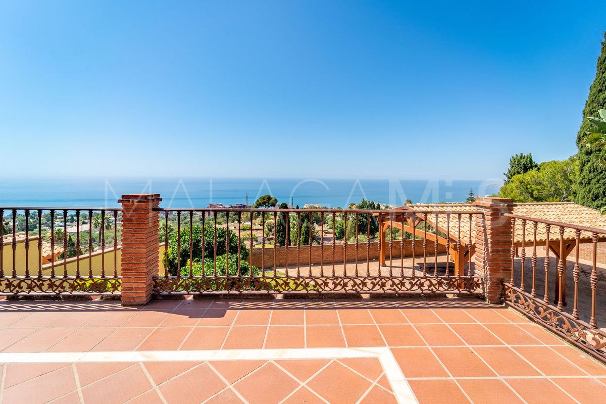 Villa for sale in Benalmadena