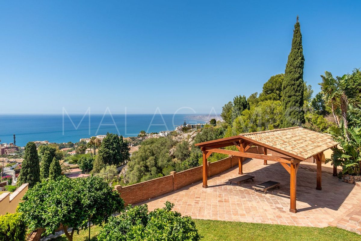 Villa for sale in Benalmadena