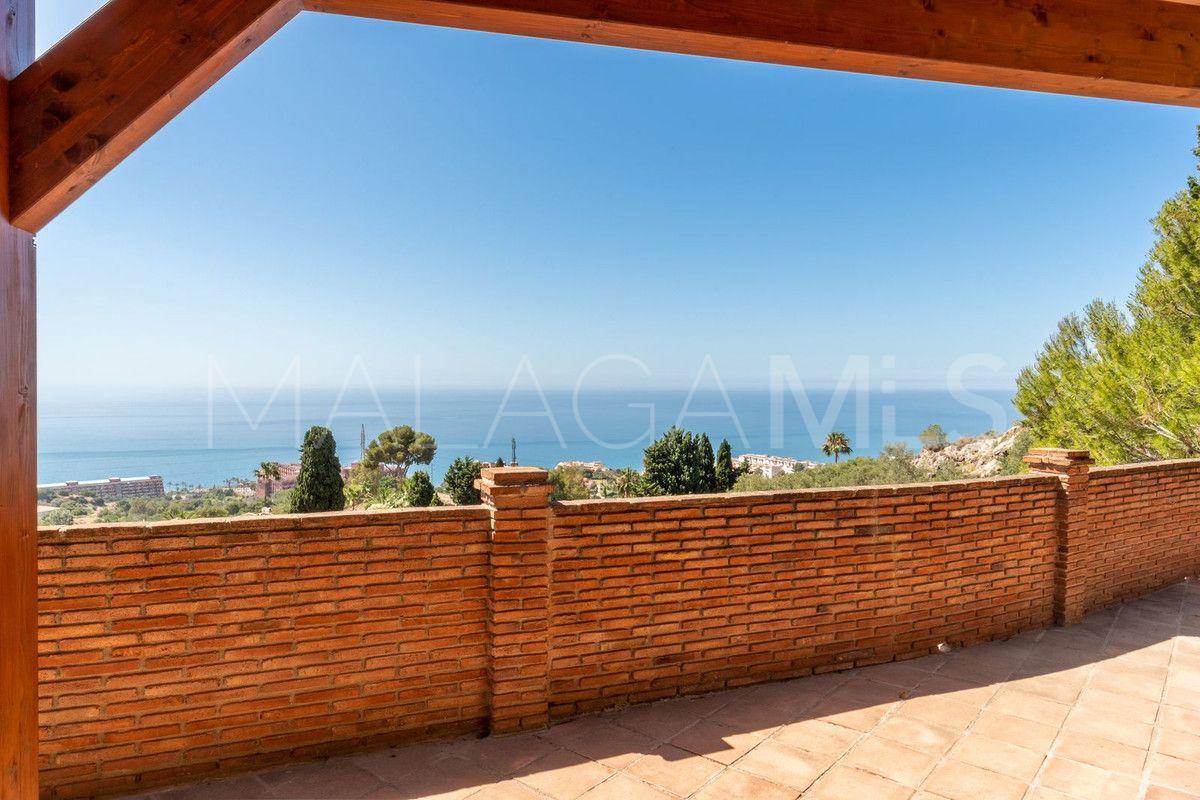 Villa for sale in Benalmadena