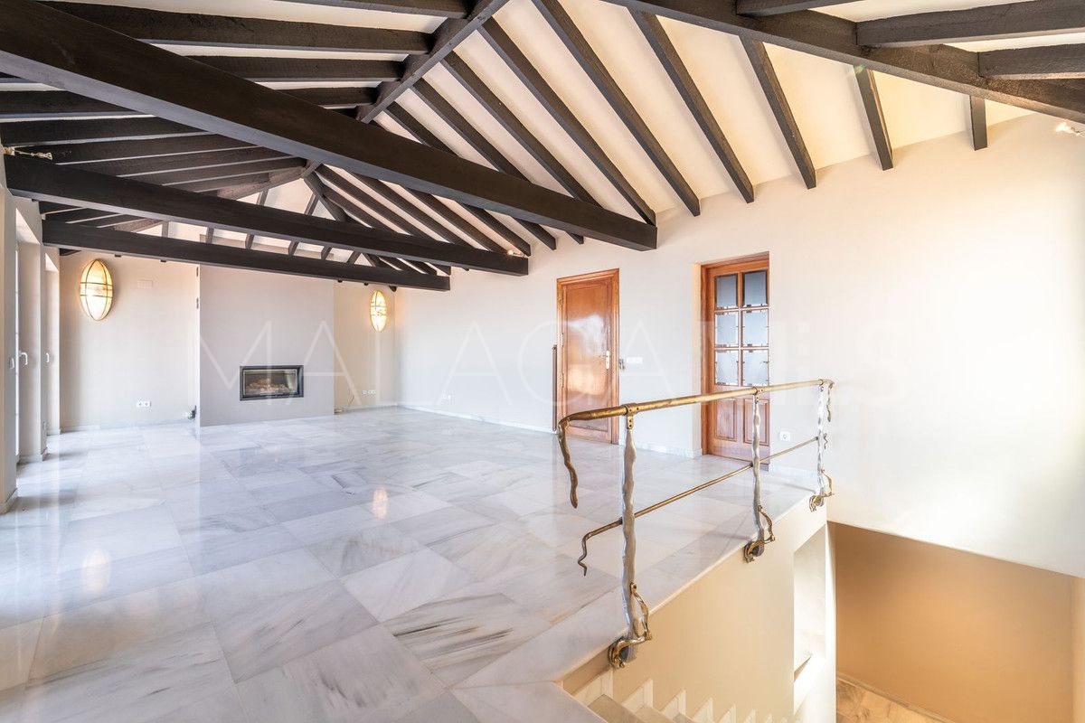 Villa for sale in Benalmadena