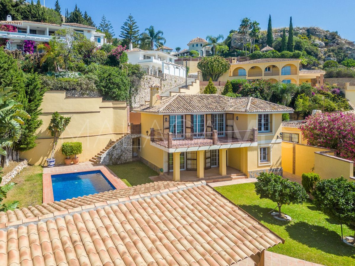 Villa for sale in Benalmadena