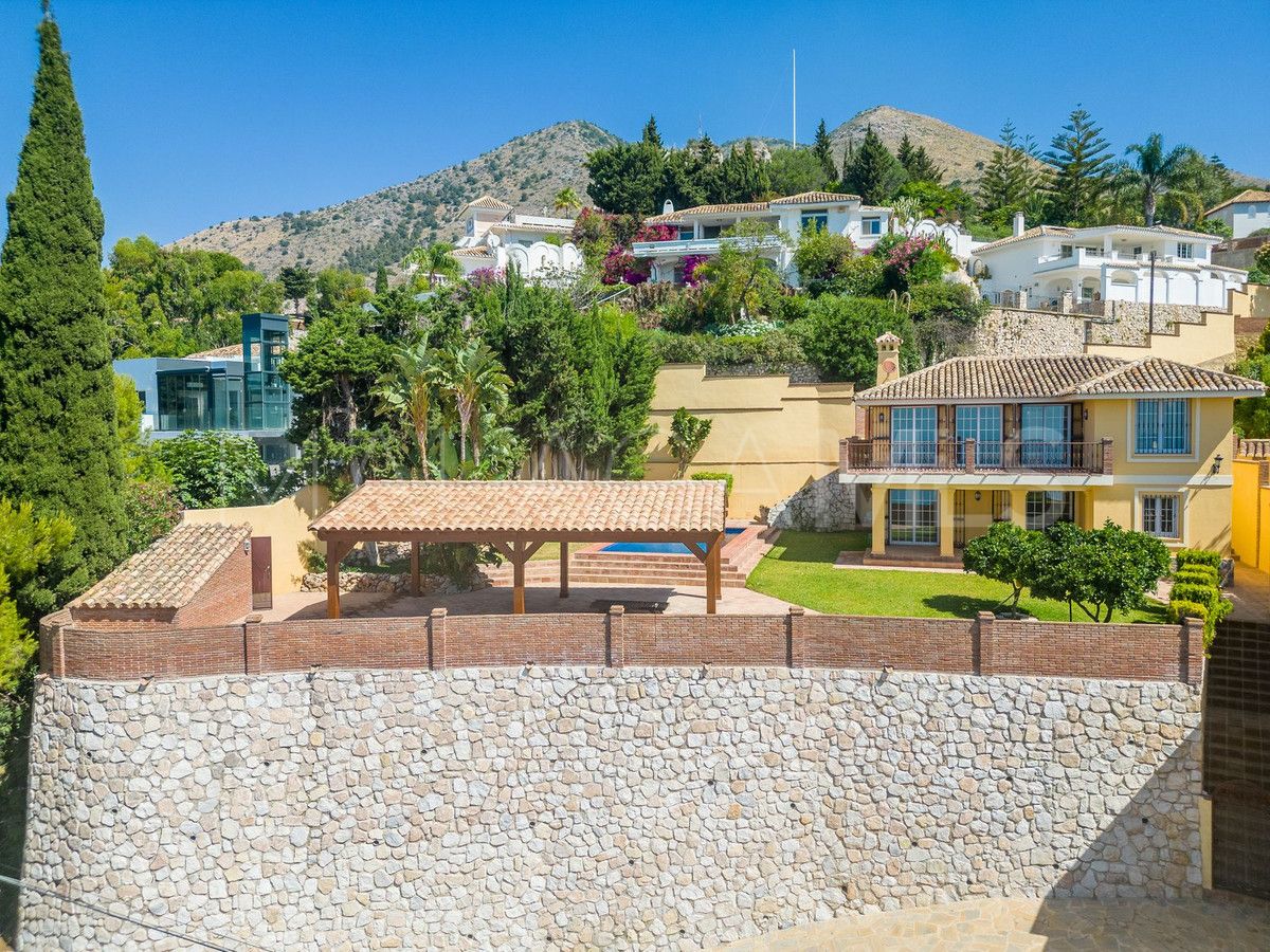 Villa for sale in Benalmadena