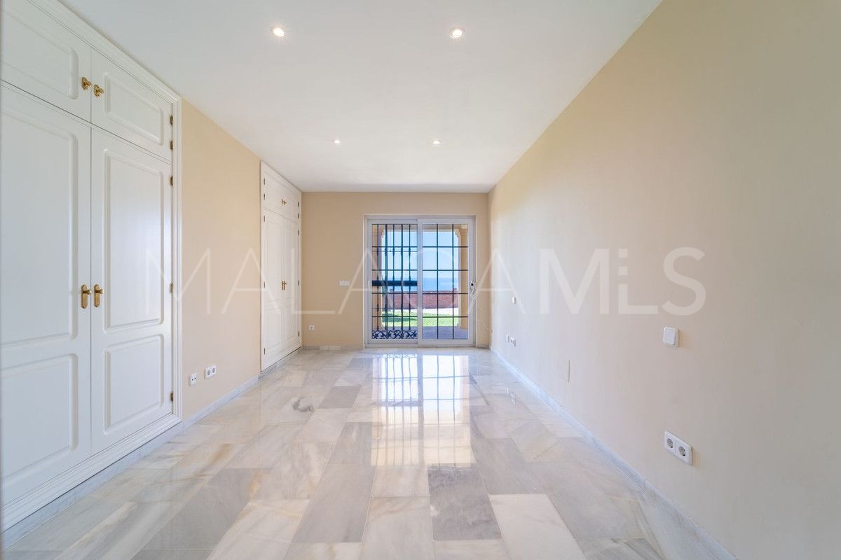 Villa for sale in Benalmadena