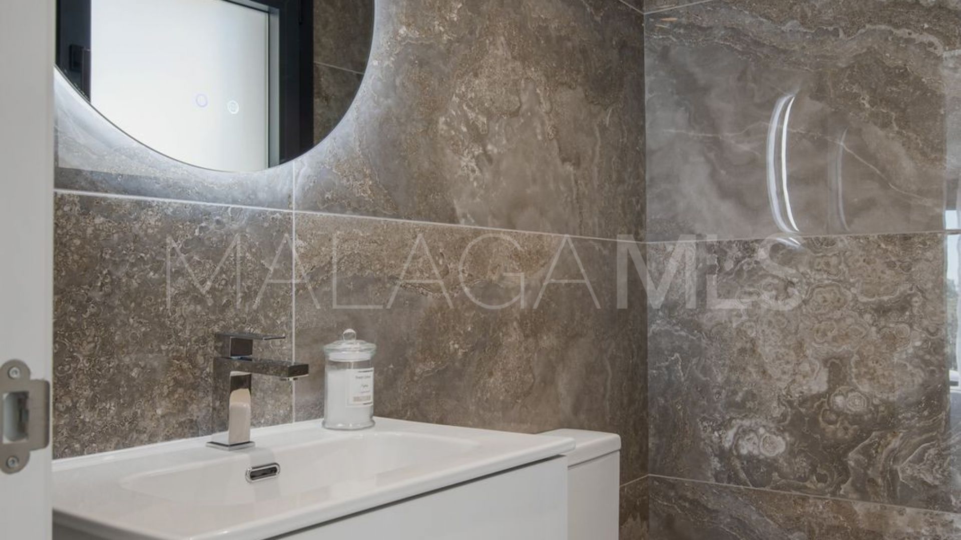 Villa a la venta with 5 bedrooms in Marbella Ciudad