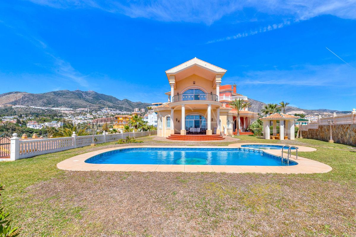 For sale villa with 8 bedrooms in Benalmadena Costa