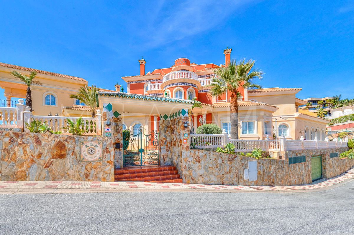 For sale villa with 8 bedrooms in Benalmadena Costa