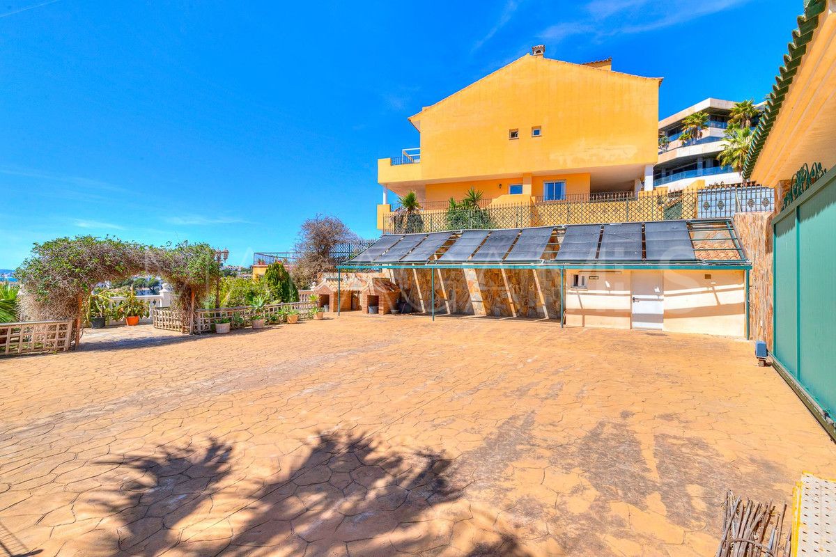 For sale villa with 8 bedrooms in Benalmadena Costa