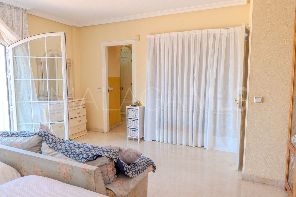 Villa for sale in Torrequebrada