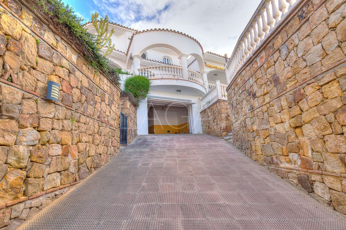 Villa for sale in Torrequebrada