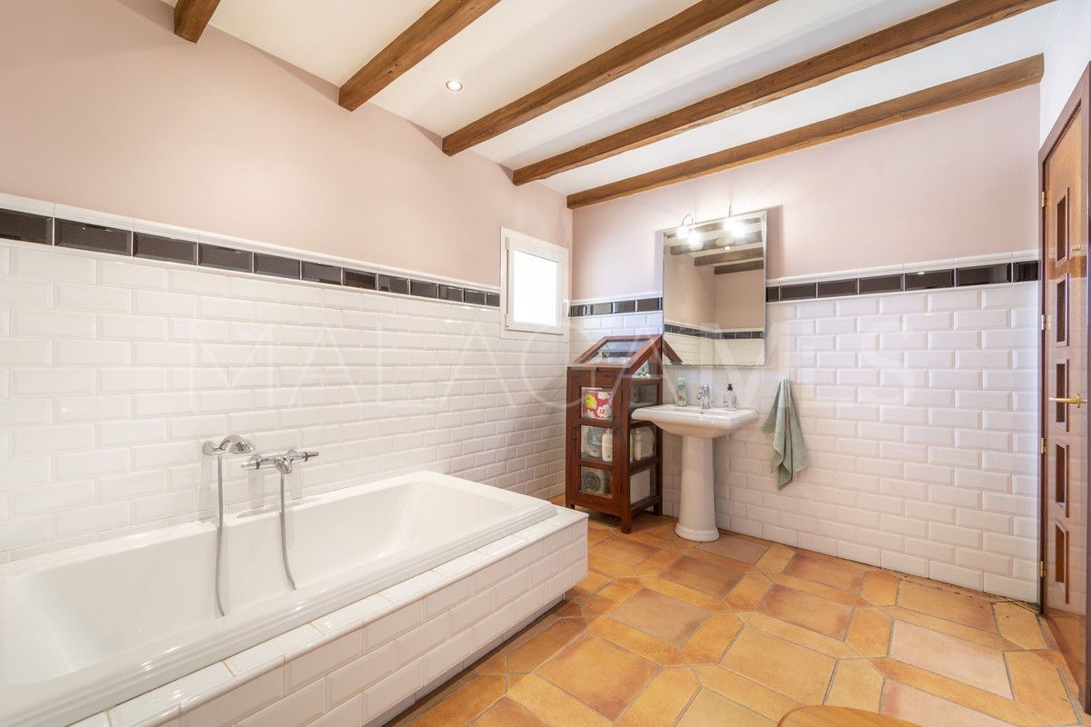 Villa for sale in Casabermeja