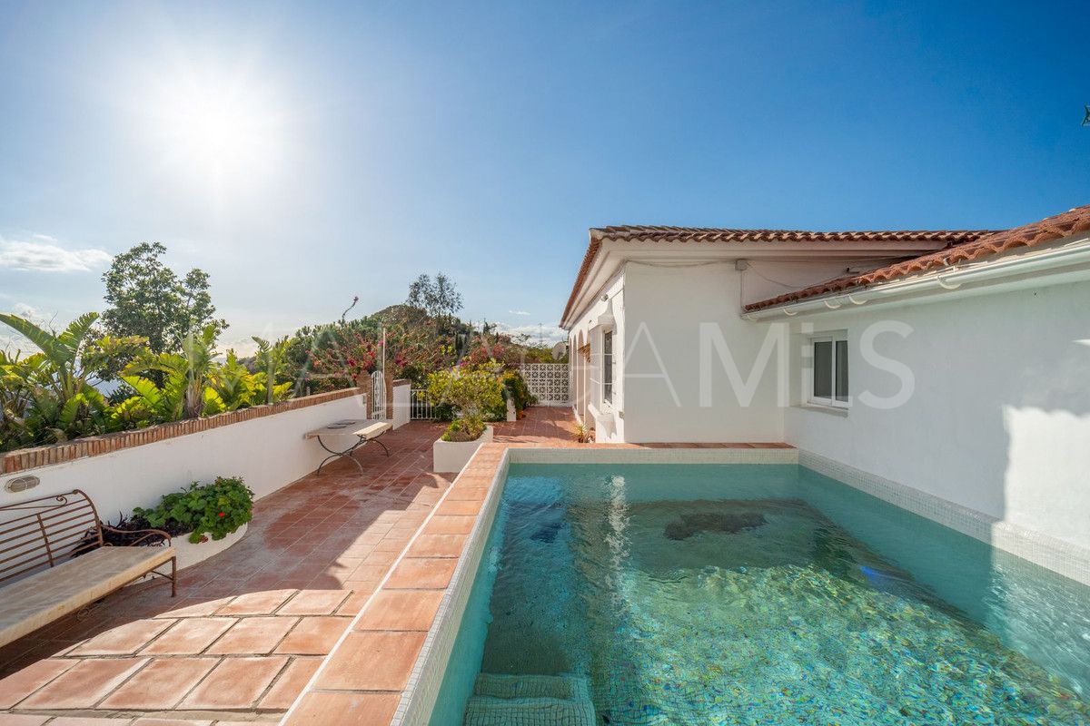 Villa for sale in Viñuela