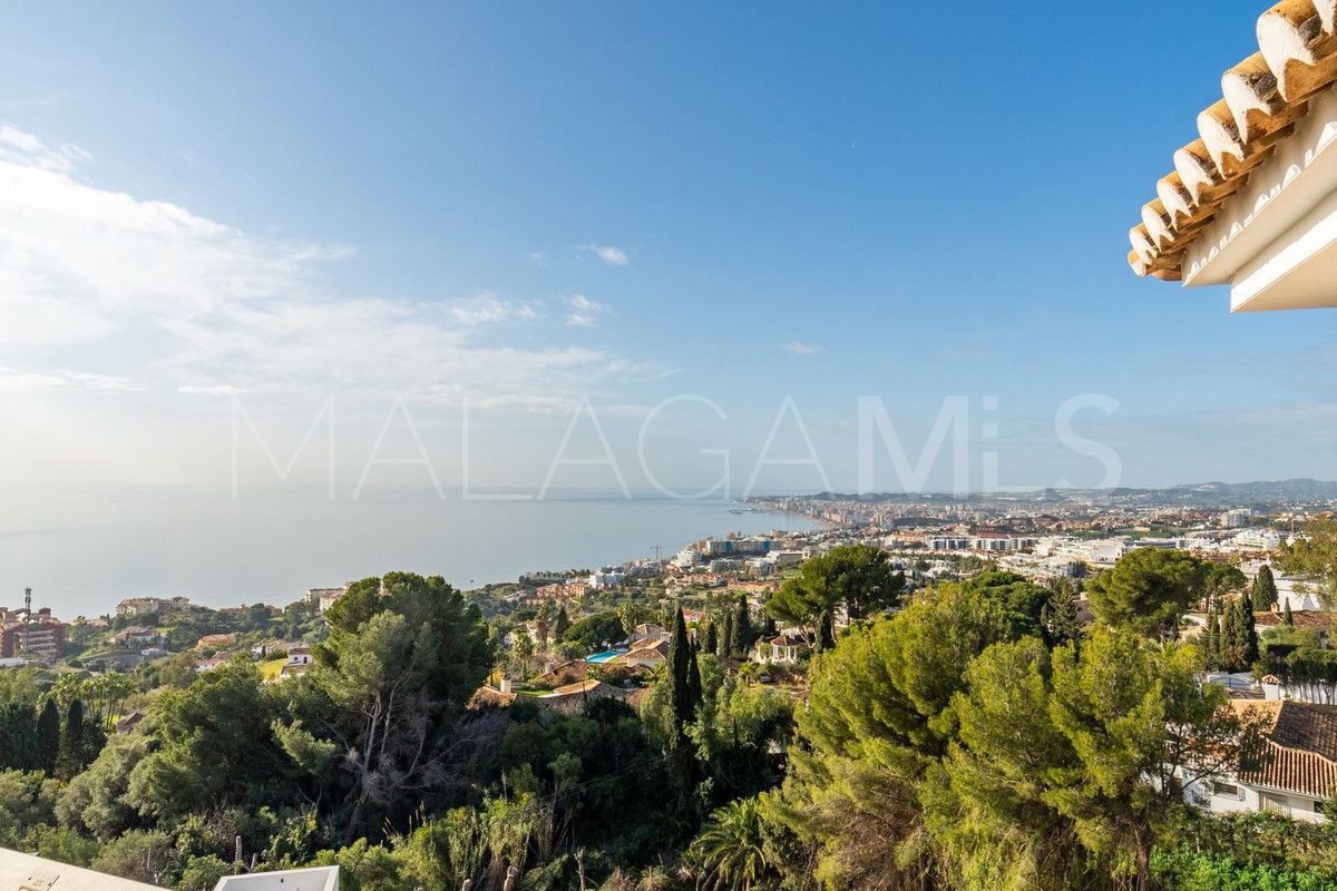 Villa for sale in Benalmadena