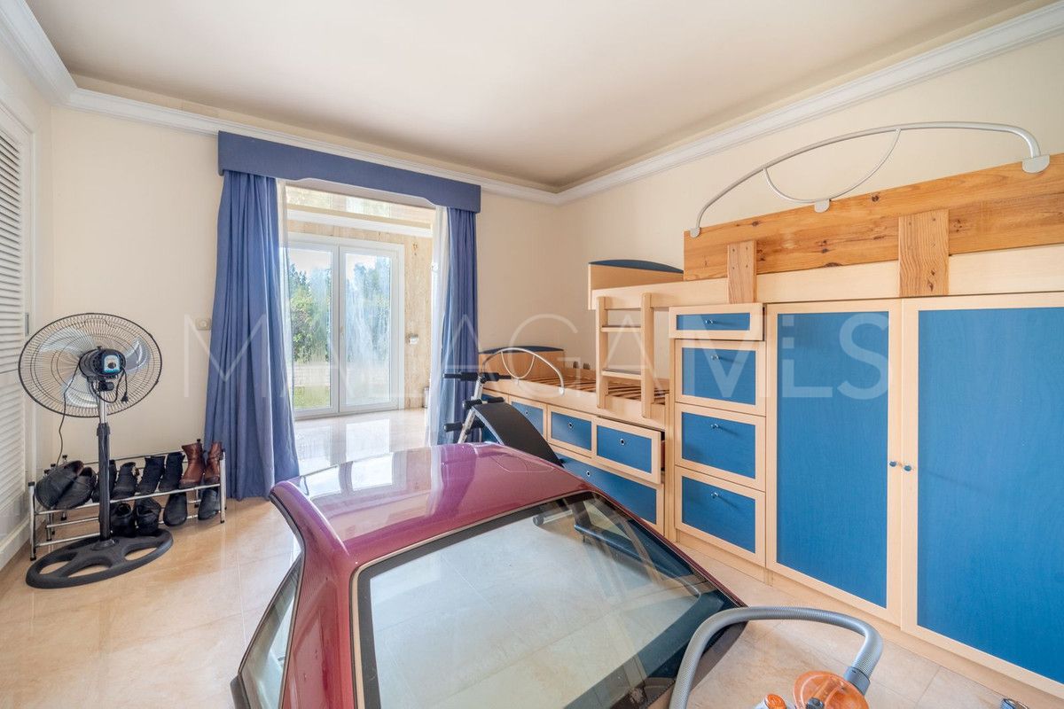 Villa for sale in Benalmadena